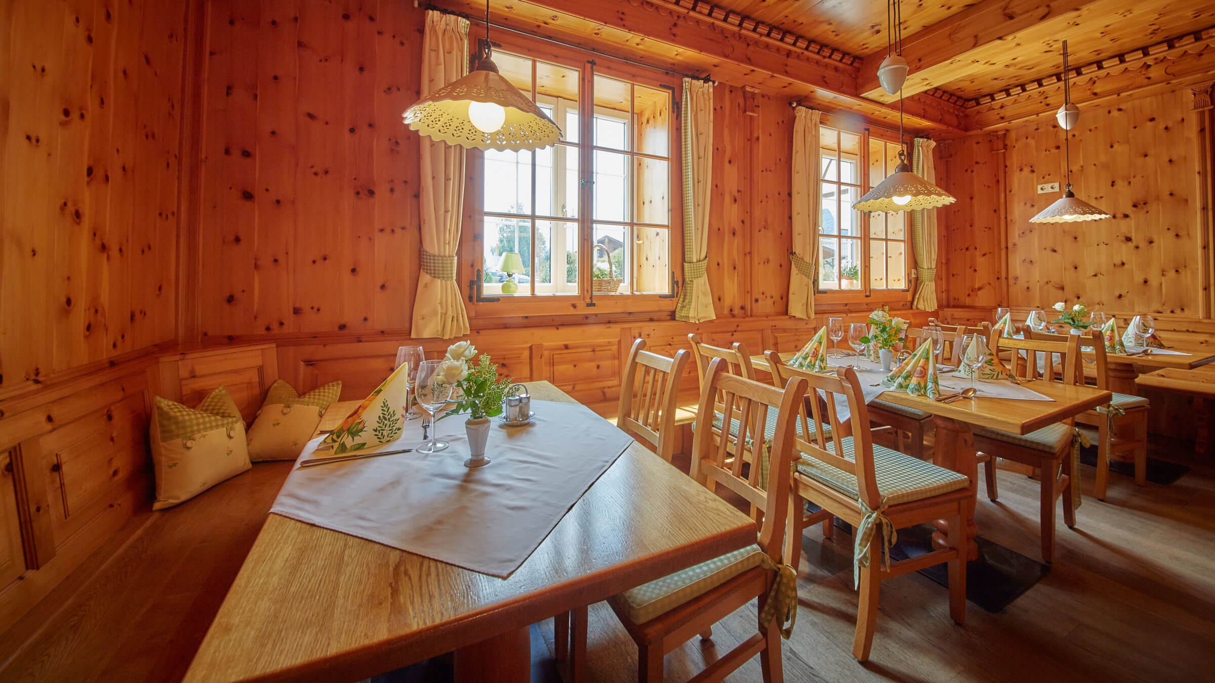 Die Zirbenstube im Gasthaus Pflegerbruecke in Groedig bei Salzburg